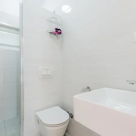 Apartment Leng *