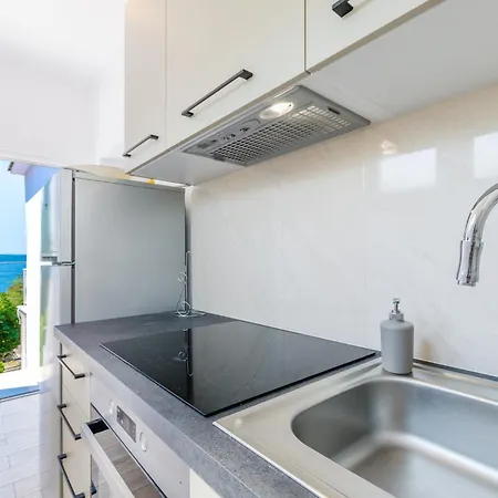 Leng Apartment *